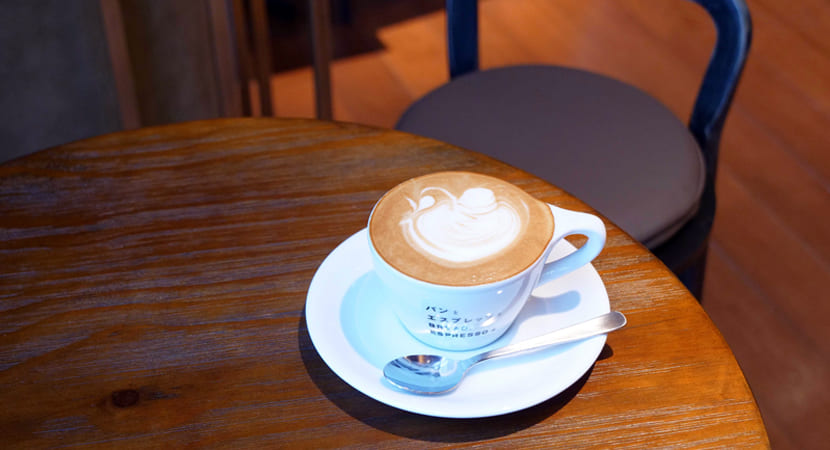 東京・銀座のカフェ パンとエスプレッソとGINZA LOUNGEのカフェオレ