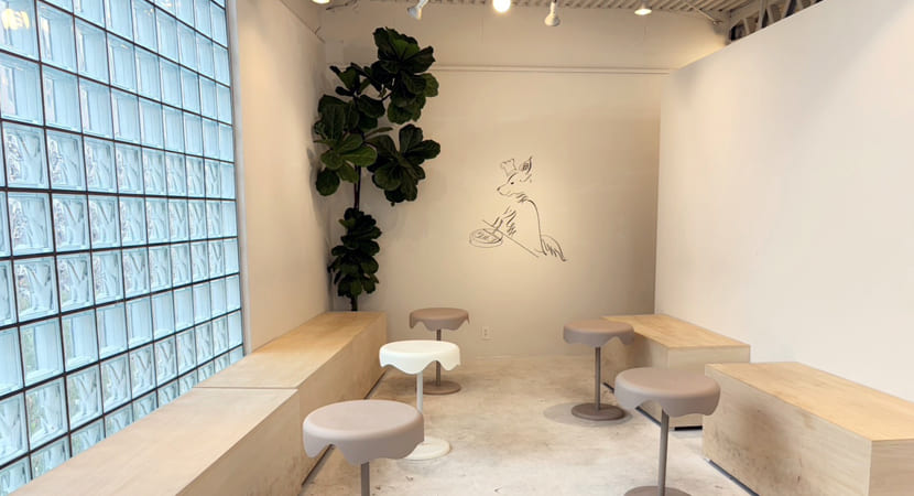 福島・白河のカフェ「クレープとエスプレッソとconne!」の内観