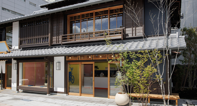 山梨・甲府のカフェ「クレープとエスプレッソと花小路」の外観