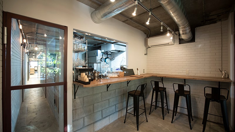 大阪・京町堀のカフェ パンとエスプレッソとUTSUBO FACTORYの内観
