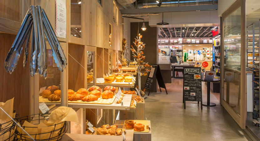 湘南・藤沢のカフェ パンとエスプレッソと湘南と の店内